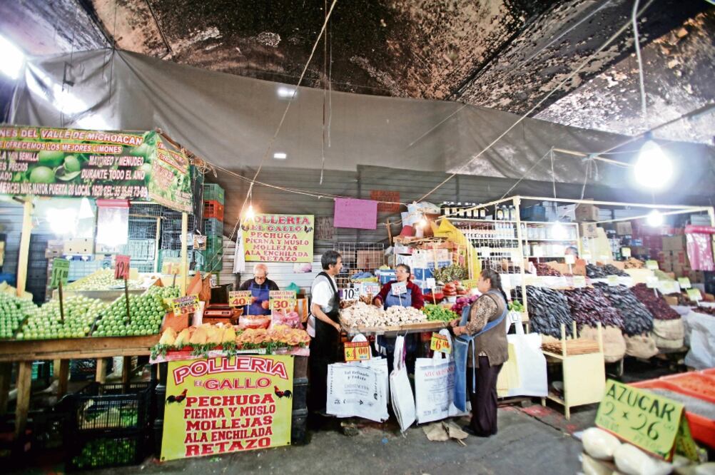 Locatarios del mercado de La Merced se quejan de la inseguridad que priva en dicho centro de abasto, donde son comunes los asaltos. (ARCHIVO EL UNIVERSAL)