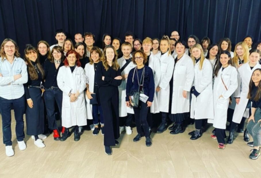 Clare Waight Keller deja la dirección creativa de Givenchy