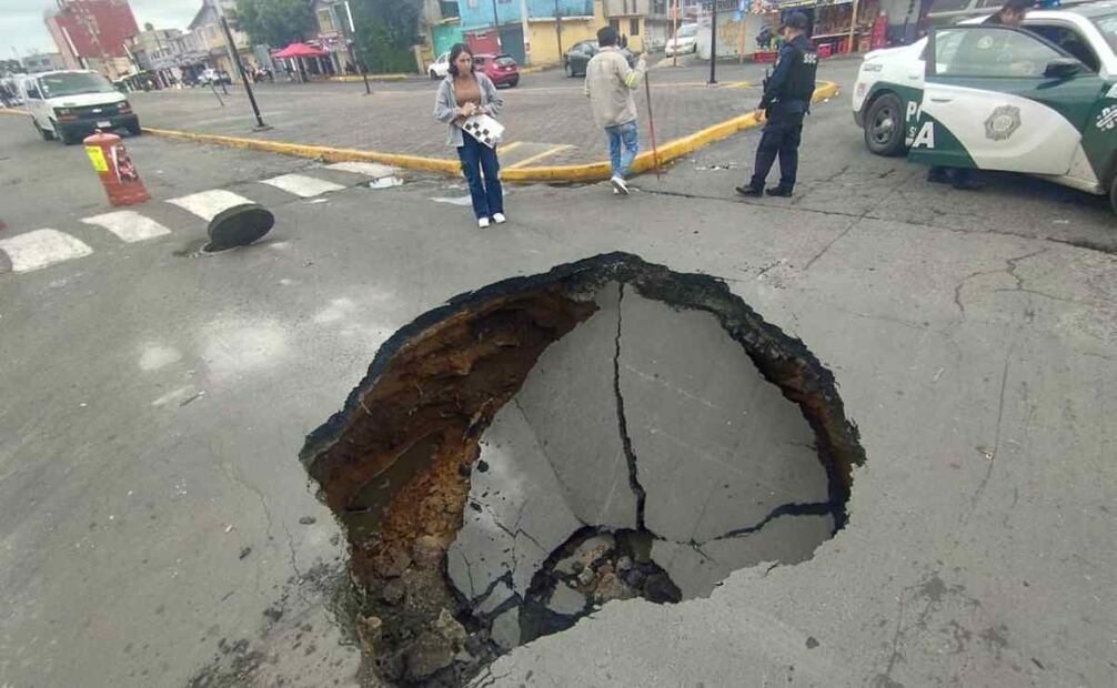 Socavón en Iztapalapa/ Foto: Especial