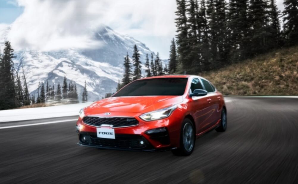 Análisis costo-beneficio: SEAT León vs KIA Forte Hatchback vs Mazda 3 Hatchback