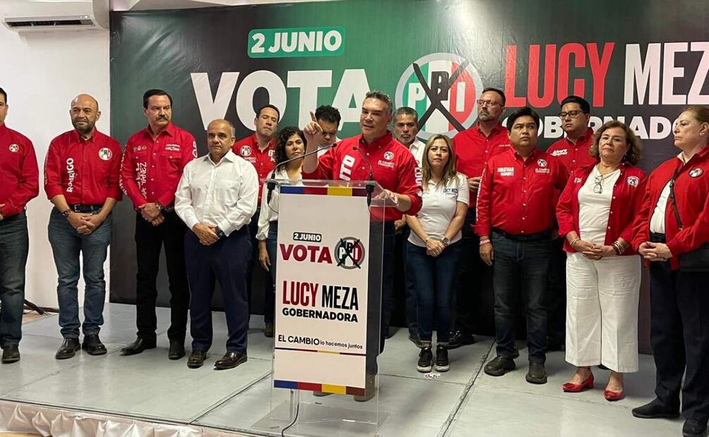 El líder nacional el PRI presentó a Leslie Hendricks Rubio como responsable del distrito 1 con sede en Cuernavaca. Foto: Justino Miranda - EL UNIVERSAL