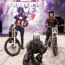 De motociclista a superheroína