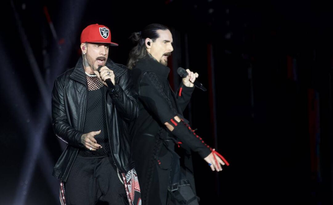 Los cinco integrantes de la agrupación salieron a las 22:15 horas, transportando al público al pasado con el tema “I wanna be with you”, seguido de “The call” y “Don’t want you back”. Fotos: Germán Espinosa/El Universal