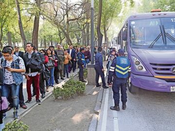 Pasajeros que van a Santa Fe se quejan de Línea 7 del Metrobús