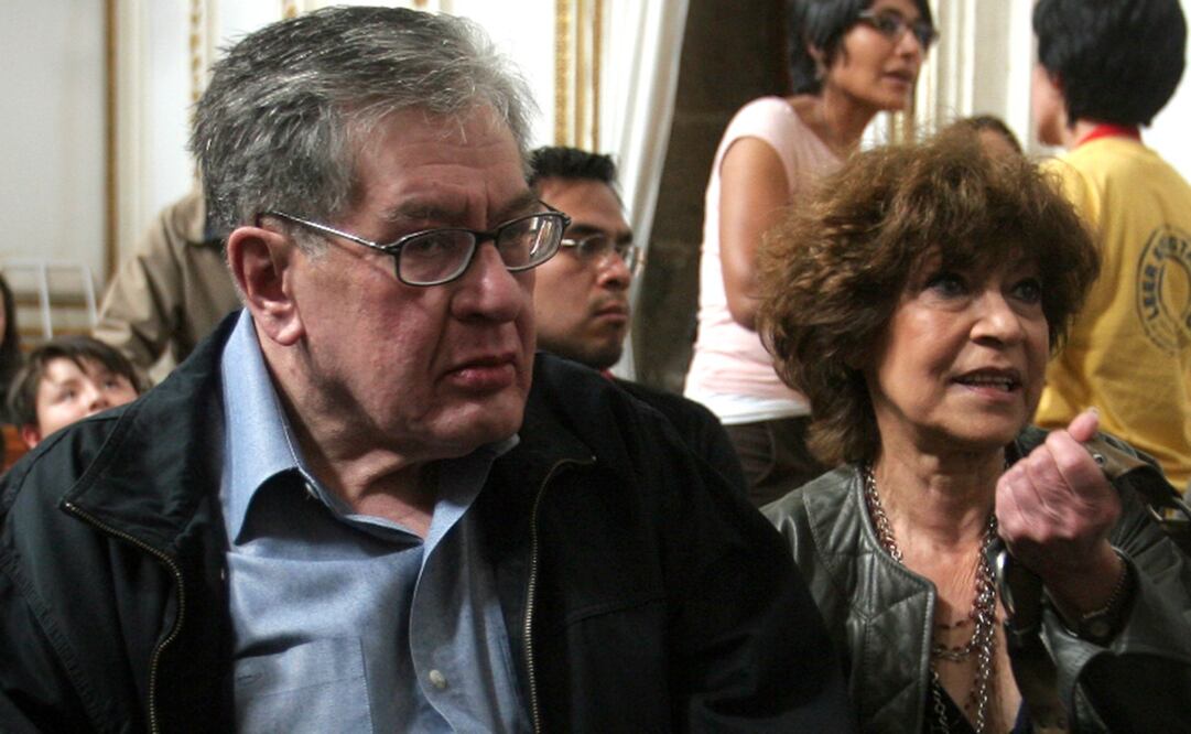 José Emilio Pacheco y Cristina Pacheco fueron reservados con su relación. Sin embargo, en algunas declaraciones y principalmente en “Eterno viajero”, la también escritora deja ver mucho sobre cómo era la íntima y cariñosa dinámica entre los dos. Foto: Archivo EL UNIVERSAL.