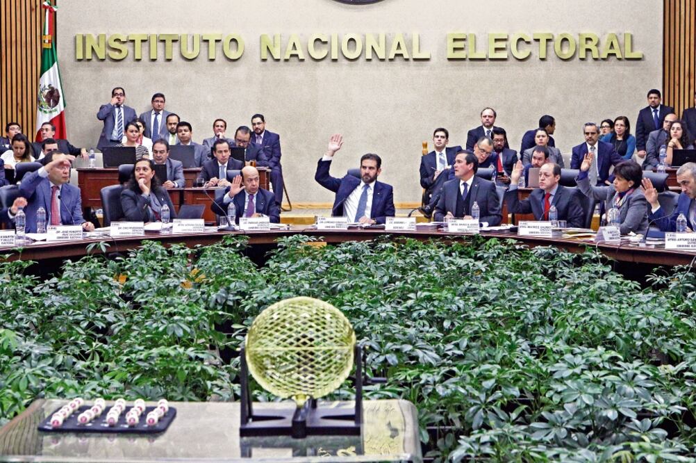 Al comunidad indígena en la Ciudad de México ha externado sus dudas luego de que el INE obligara a partidos a incluir un miembro de esta comunidad (ARCHIVO EL UNIVERSAL)