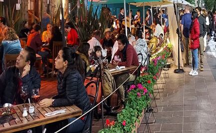 A falta de Zócalo, capitalinos abarrotan el centro de Coyoacán 