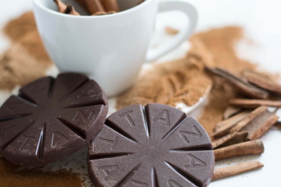 Prepara chocolate de metate tal como se hace en Ahuateno, Veracruz