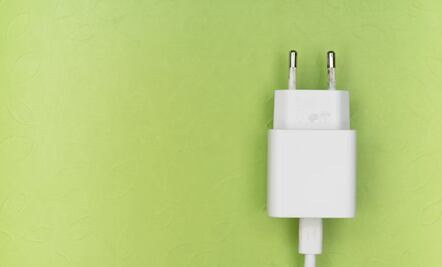 Por qué no deberías dejar tu cargador conectado todo el tiempo