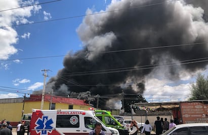 Reportan incendio en recicladora de Santa María Chiconautla; autoridades laboran en la zona