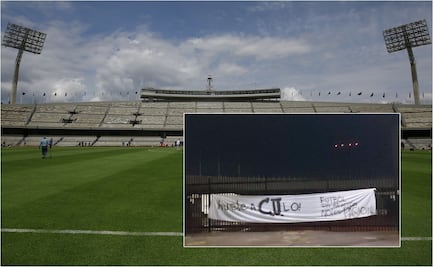 Barra del América protesta con mantas en CU