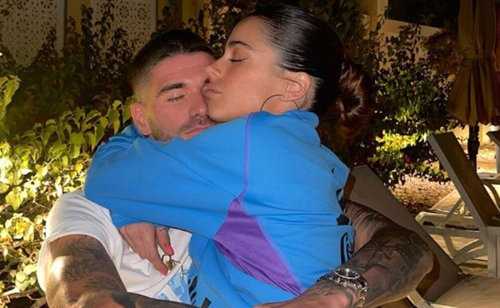 La cantante y el futbolista compartieron su ruptura en Twitter. Foto: Captura de pantalla