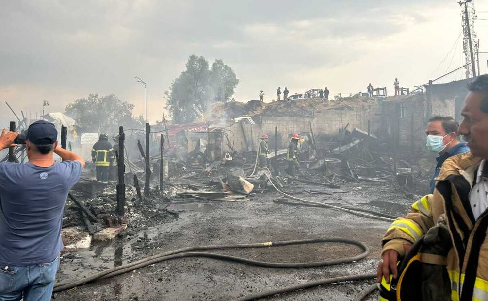 El incendio fue controlado y se procedió a la remoción de escombros para dejar el lugar libre de riesgos, hasta el momento se desconoce las causas que originaron el siniestro. Foto: Especial