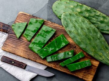 ¿Cómo comer nopales crudos?, disfruta de su textura y color verde esmeralda