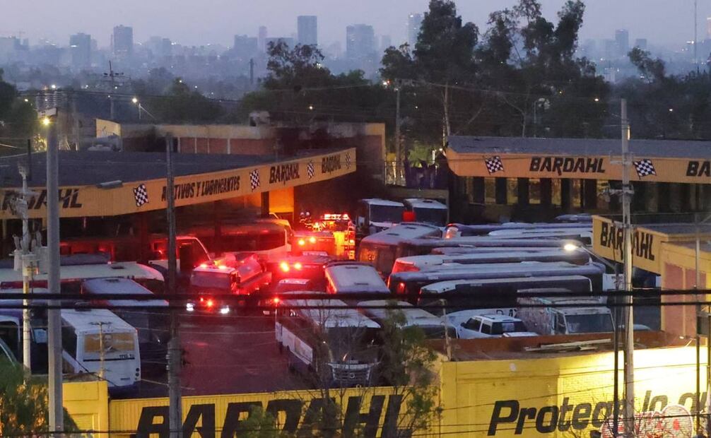 Cae helicóptero en Av. del Imán en Coyoacán / Foto: Fernanda Rojas. EL UNIVERSAL