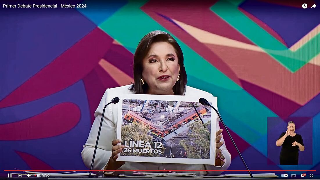 Xóchitl Gálvez mostró una imagen del
derrumbe de la Línea 12 del Metro Foto: Especial