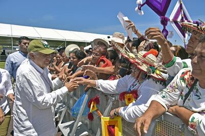 Abucheos a gobernadores son grillas y politiquerías: AMLO 