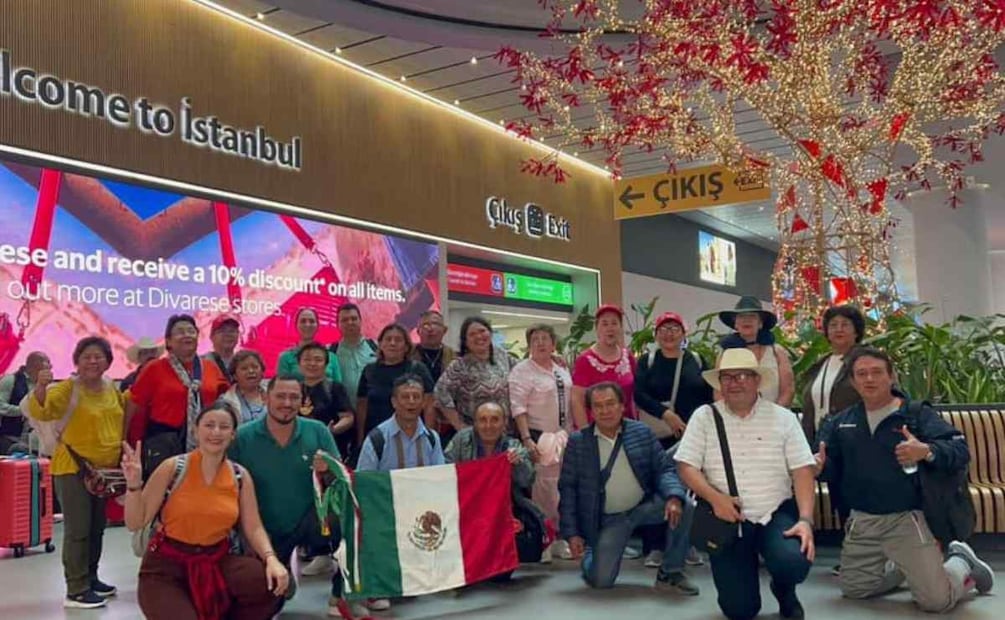 Los 21 campechanos arribando a Tierra Santa en Israel. Foto: Parroquia Santa Cecilia Campeche FB /El Universal