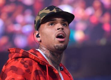 Acusan a Chris Brown por amenazar a mujer con un arma