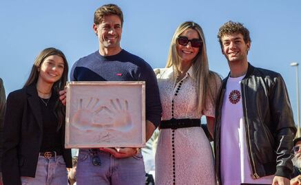 William Levy recibe premio de cine en España acompañado por Elizabeth Gutierrez y sus hijos