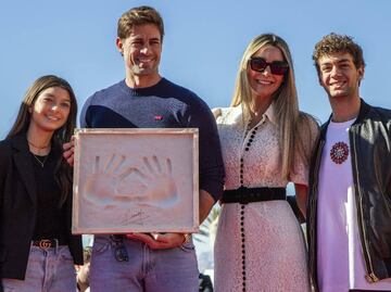 William Levy recibe premio de cine en España acompañado por Elizabeth Gutierrez y sus hijos