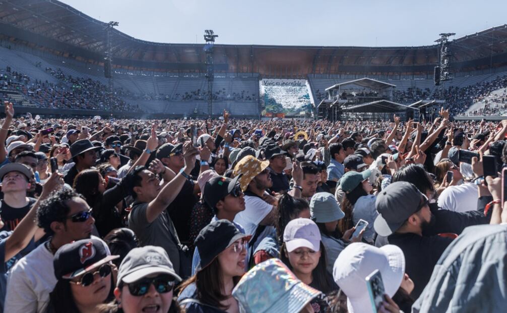 Fanáticos en el escenario amazon y la carpa intolerante. Foto: Yaretzy M. Osnaya/EL UNIVERSAL.