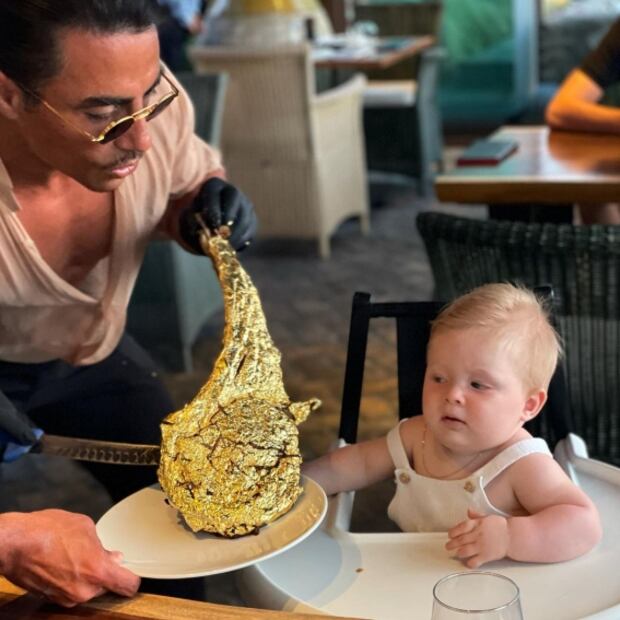Van a nuevo restaurante y les cobran más de 1 millón de pesos