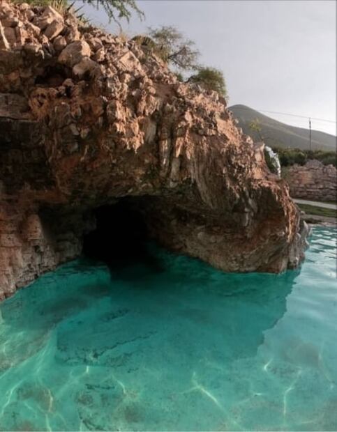 Las Cuevitas, un balneario con aguas termales y cavernas