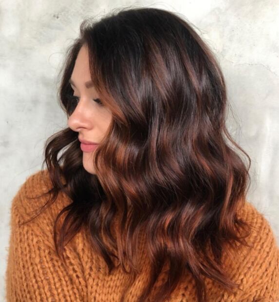 Cinnamon Brown, la nueva tendencia en color de pelo que le va bien a todas