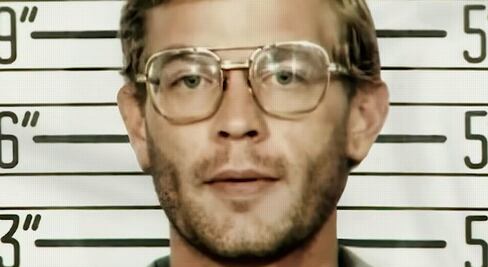 "Dahmer". Ponen a la venta los lentes que Jeffrey Dahmer usó en prisión