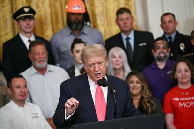 Trump anuncia que firmó acuerdo comercial con China; prevé otro con India