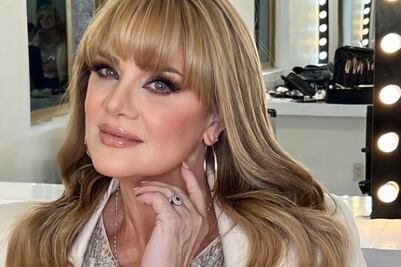 Erika Buenfil muestra cómo se llevan los pantalones capri a los 50