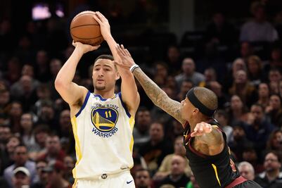 Warriors derrotan a Cavaliers 