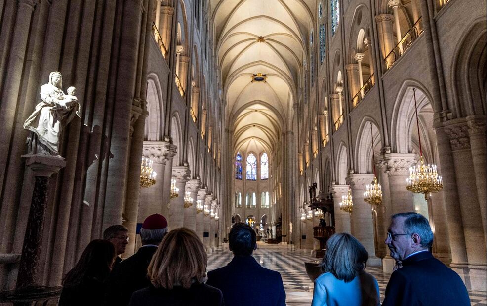 “La conmoción de la reapertura será, yo creo, tan fuerte como la del incendio, pero será una conmoción de esperanza”, señaló el jefe de Estado en un discurso pronunciado en el interior del templo. Foto: EFE