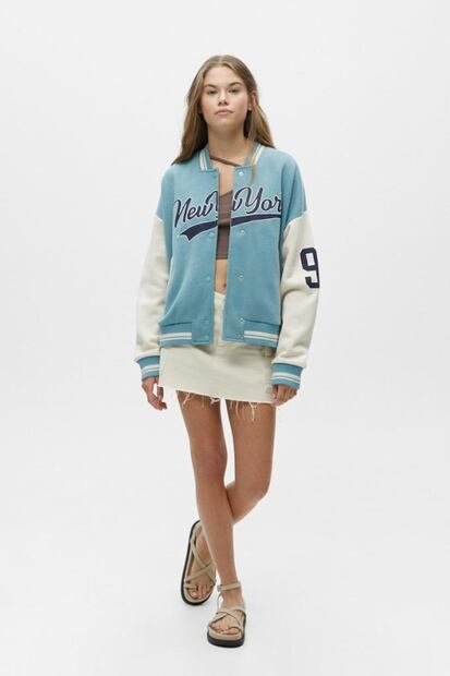 Alerta tendencia: Las varsity jackets regresan para abrigarte durante el otoño