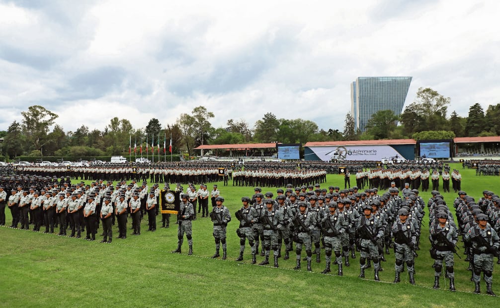 Autoridades federales llamaron a los agentes de la Guardia Nacional a sentirse orgullosos de formar parte de una institución que avanza a paso firme rumbo a su total consolidación, con prestigio e identidad. Foto: Daniel Augusto / CUARTOSCURO