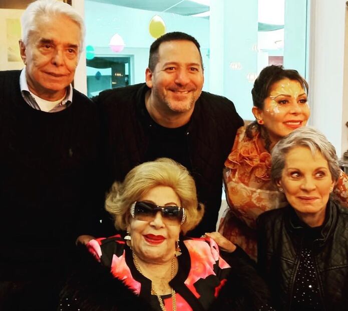 La dinastía Pinal se ha visto en vuelta en un escándalo, luego de que se filtraran unos audios en los que la pareja de Luis Enrique, Mayela Laguna, revela haber sustraído joyas de la primera actriz. 
Foto: Instagram