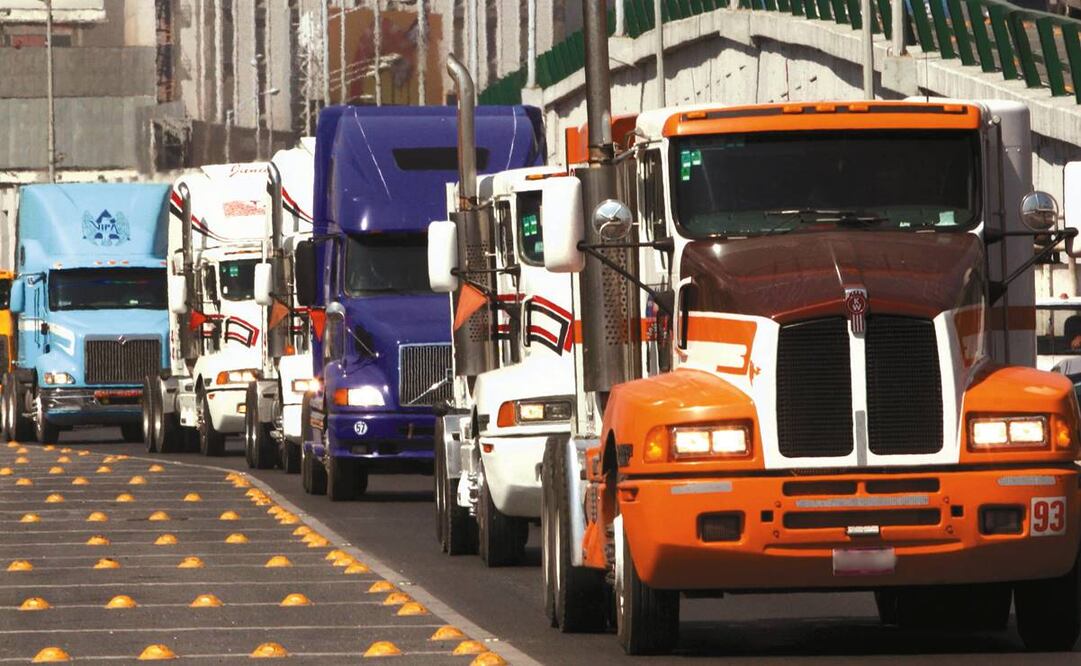 Cifras de Inegi arrojaron que las empresas que registraron la mayor caída en producción fueron: International, con 88%; Kenworth, 40%; Foton, 65%, Hino, 16%; Freightliner, 7.7% y Mercedes Benz Autobuses un 13%. Foto: EL UNIVERSAL