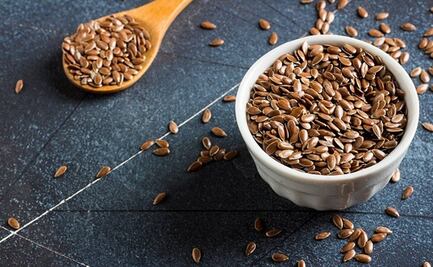 Para qué sirve aplicar agua de linaza en el cabello