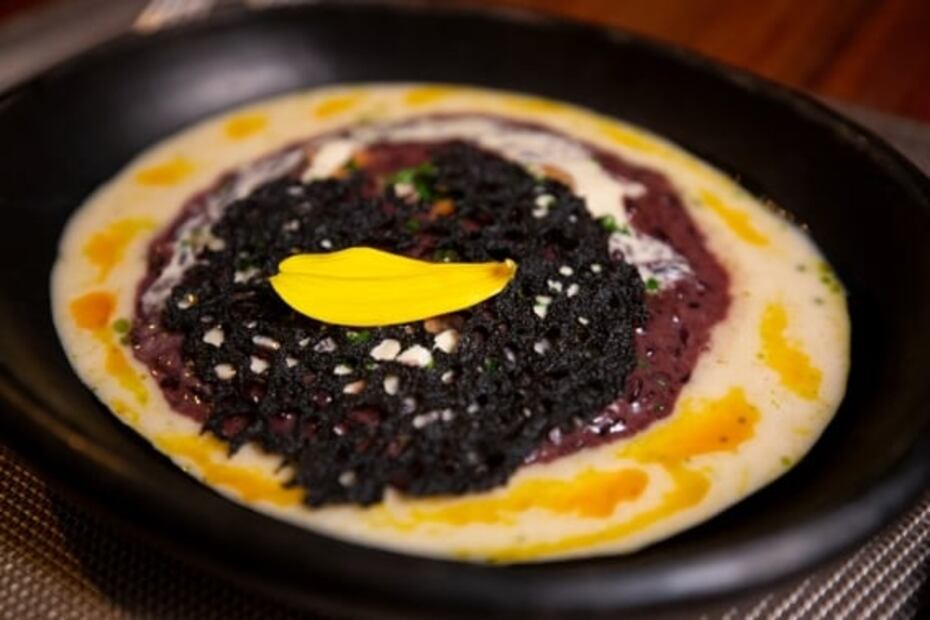 Mujeres latinas cocinan a diez manos en Costa Rica