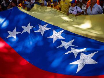 Oposición de Venezuela rompe boicot electoral; anuncia participación en noviembre
