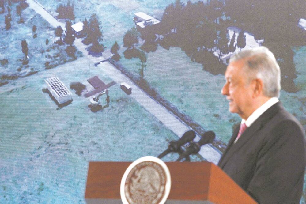 El presidente Andrés Manuel López Obrador aseguró en su conferencia que a 10 días de que iniciaron las obras en Santa Lucía ya hay avances. Foto/BERENICE FREGOSO. EL UNIVERSAL