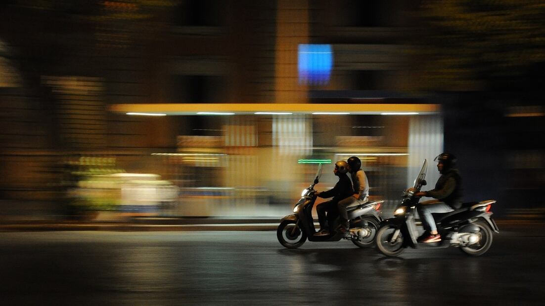 Los conductores de moto deberán llevar siempre su casco, conforme lo indica el Reglamento de Tránsito. Foto: Pixabay