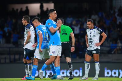 Cruz Azul sufre, pero triunfa ante un débil Querétaro; consigue su quinta victoria en el Clausura 2025