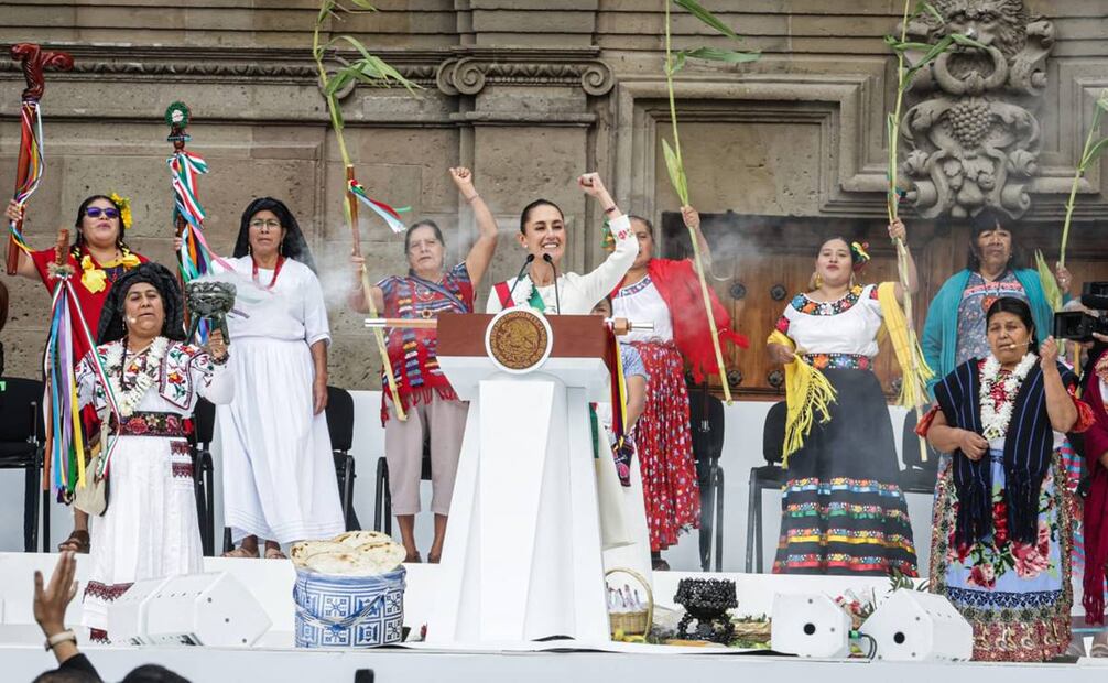 Claudia Sheinbaum en su discurso tras ceremonia de bastón de mando de los pueblos indígenas en el Zócalo de la CDMX 1 de octubre de 2024 / Foto: Gabriel Pano. EL UNIVERSAL