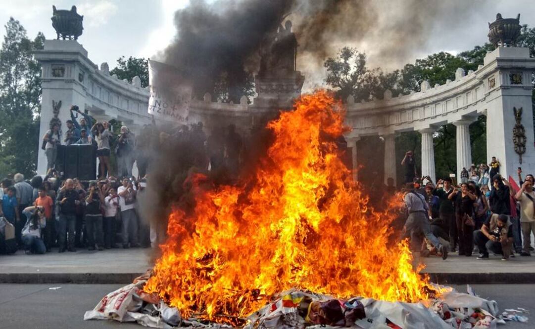 Entre policías y manifestantes se llevó a cabo frente al Hemiciclo a Juárez