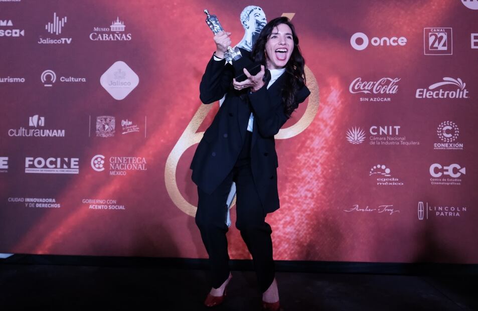 Lila Aviles, quien se coronó con Mejor Película y dirección por "Tótem. Foto: AMACC.