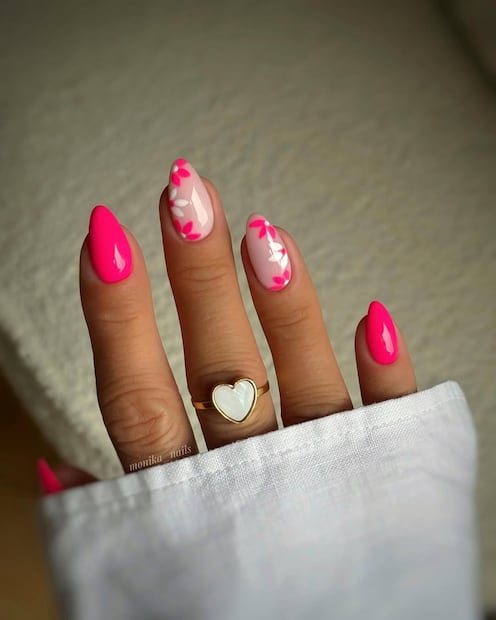 Lleva diseños florales con tonos neón. Foto: Especial. Instagram