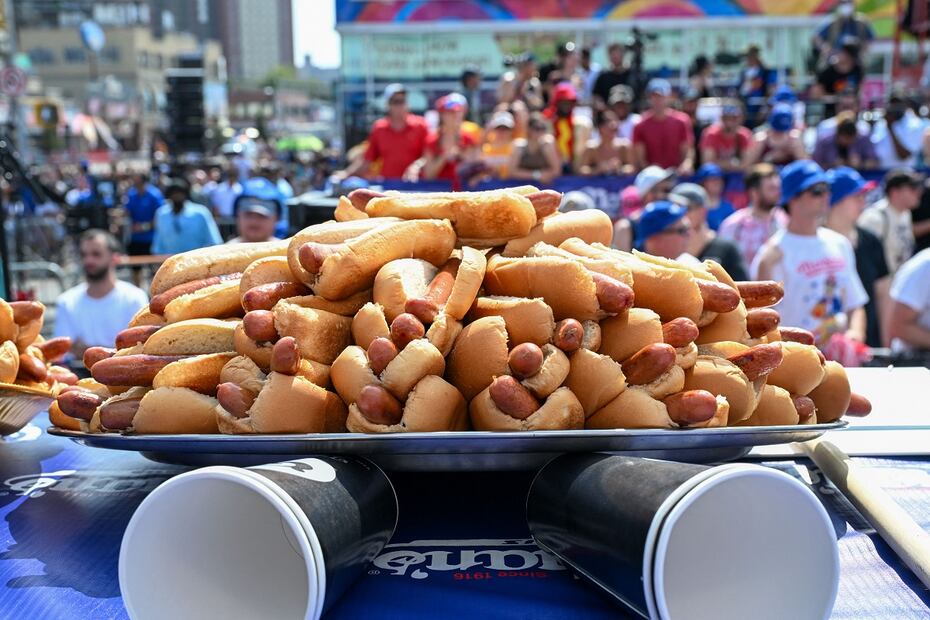 Como cada 4 de julio, se realizó el famoso concurso de hot dogs de Nathan's, en Coney Island, Nueva York. FOTO: ALEXI J. ROSENFELD. AFP