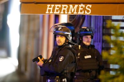 Niegan autoridades un segundo policía muerto por tiroteo en Campos Elíseos